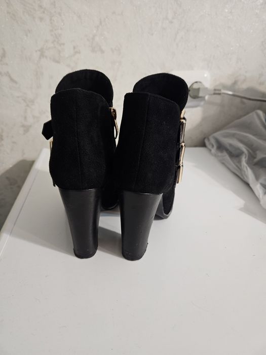 Продам ботильоны Betsy