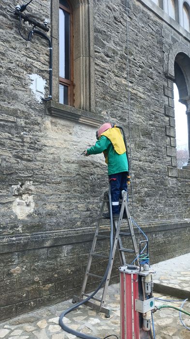 Sablare și tratare profesională pivnițe beciuri Biserici case din lemn