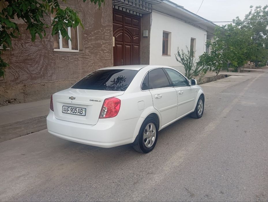 Moshina yaxshi xoltda