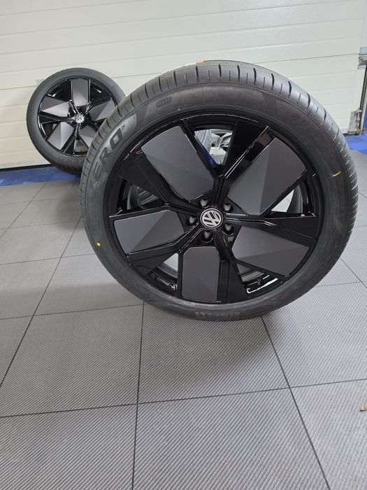 Оригинални VW TOUAREG R-LINE 21” LEEDS + PIRELLI P ZERO
