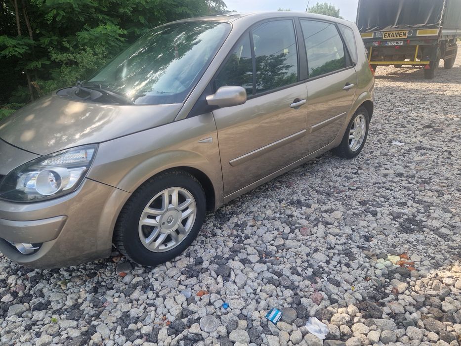 RENAULT Scenic