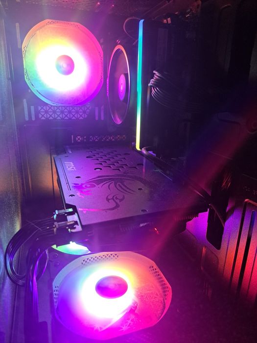 Продавам геймърски компютър