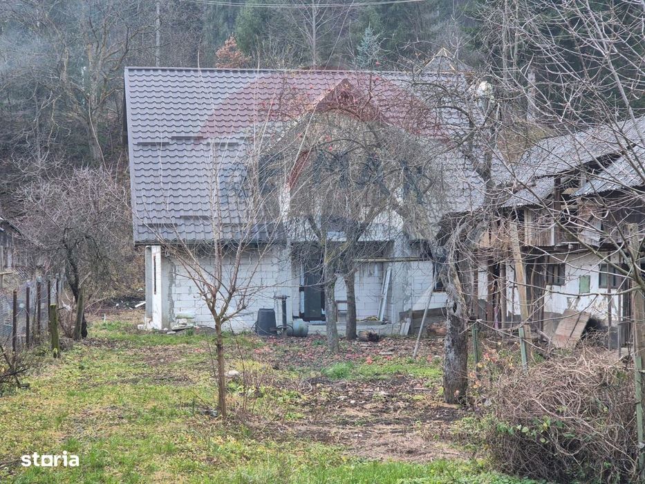 Casă / Vilă cu 5 camere de vanzare in Cazaci-Neamt