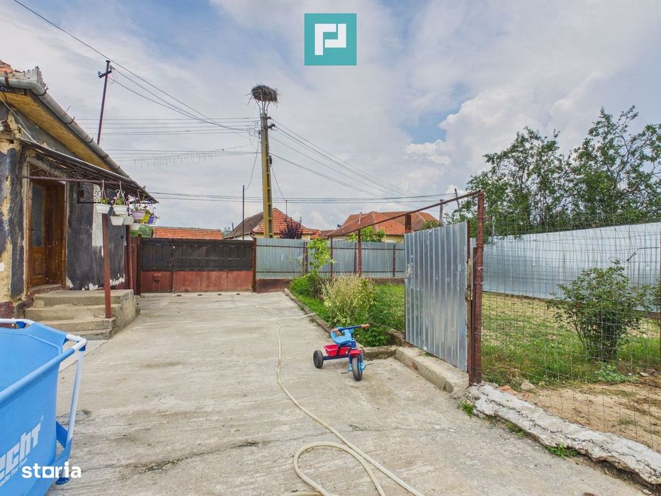 2 case cu teren de 2253 mp în Archiș