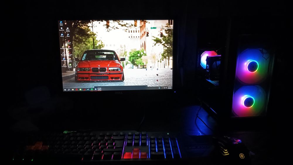 Vând PC i7 6700 placa video aproape noua