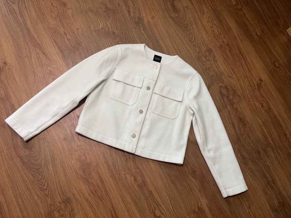 Късо бяло яке