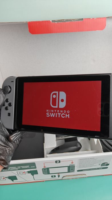 Nintendo Switch V2 (HAC-001(-01)), complet funcțional, fără stick drift.