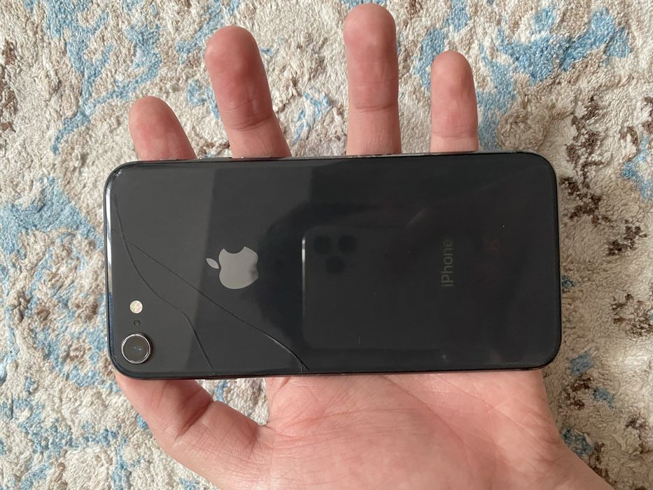 iPhone 8 64Gb в хорошем