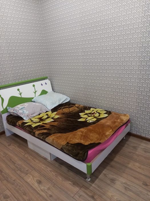 кровать с матрасом, полуторка