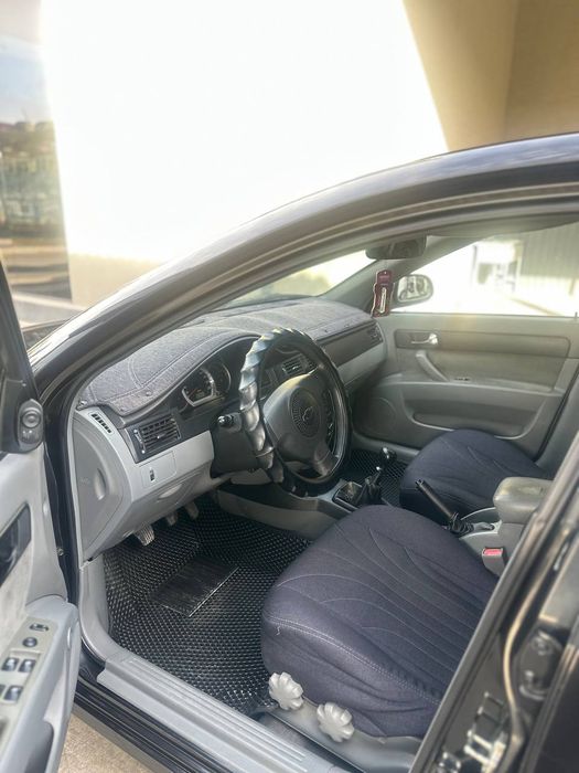 1.8 Lasseti 2012 qora mehanika gaz