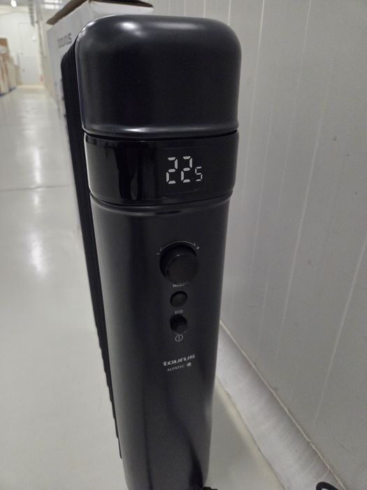 Маслен радиатор Taurus Agadir 2500. 
Мощност: 2500W
Може да вкл