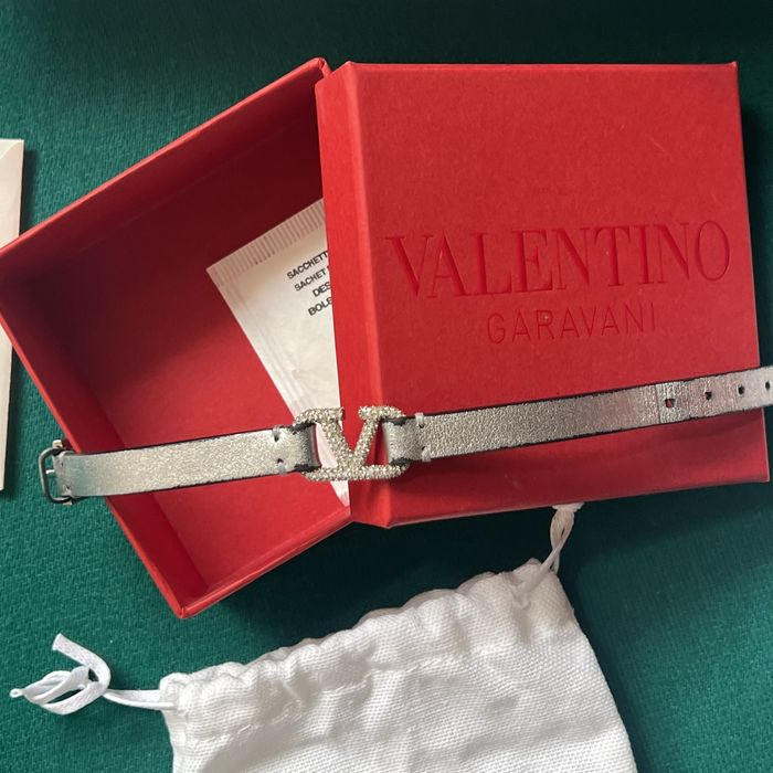 Оригинална гривна Valentino Garavani VLogo с кристали Swarovski®