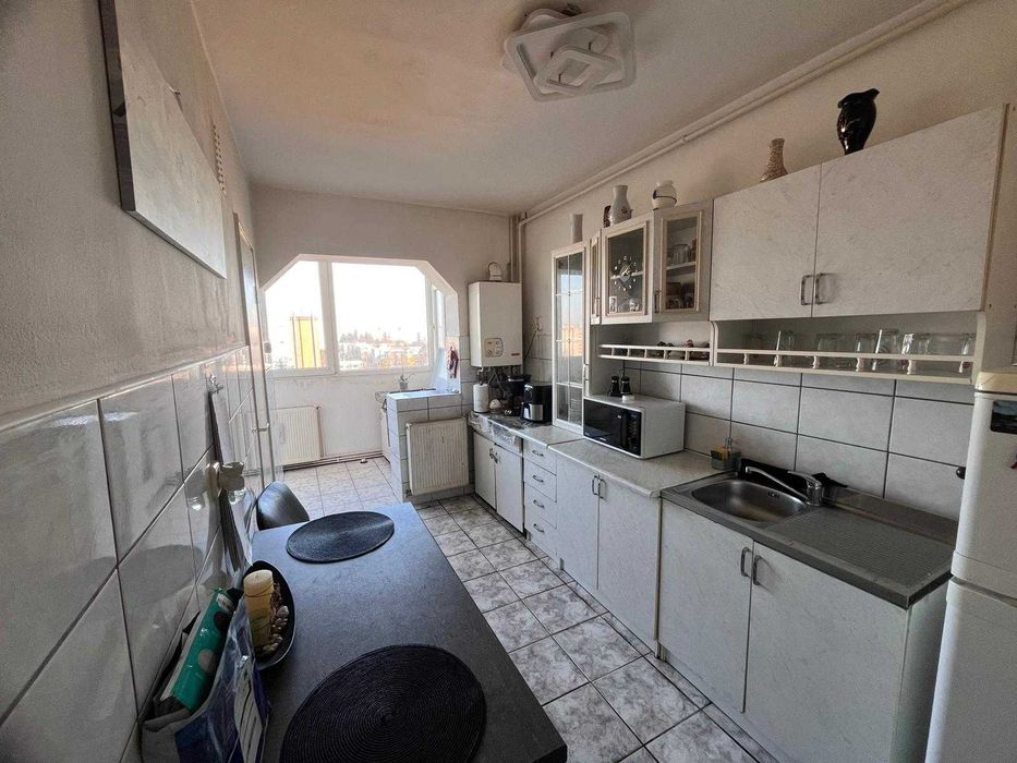 Proprietar, vând apartament cu 3 camere, str. Calea București, cartier Astra, Brașov