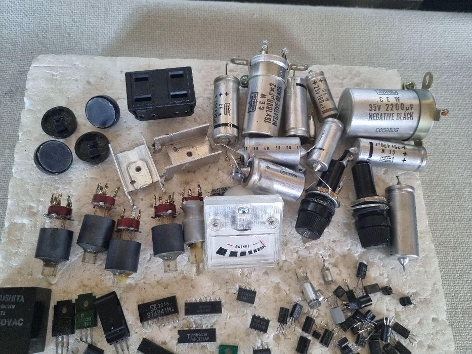 Pachet dif componente, Tranzistori mici, etc. Perfecta stare.
