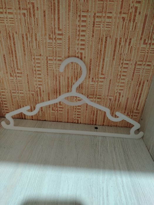 Вешалки для взрослой и детской одежды