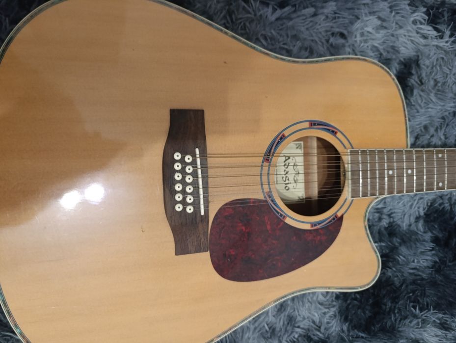 Продам 12 струнную гитару