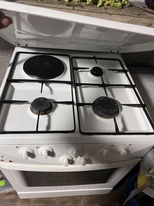 Газ плита срочно продам