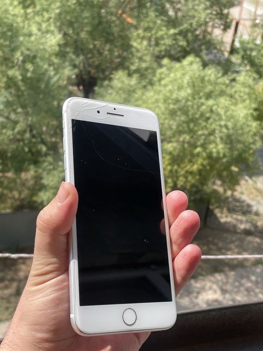 Продаю iphone 8plus