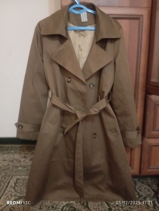 Plash trench yangi holatda 2 - 3 marta keyilgan ideal holatda. Oq koja