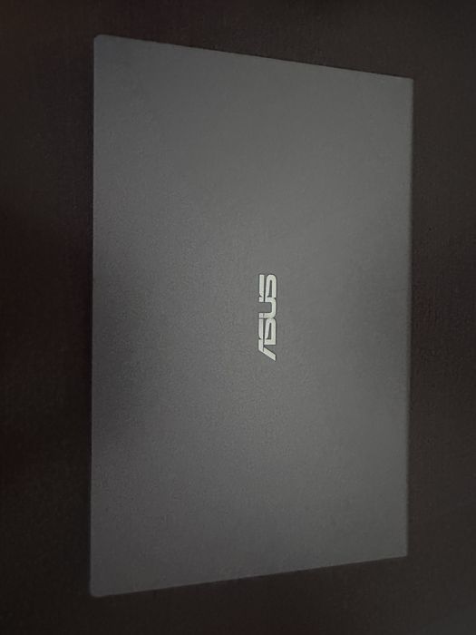 Leptop asus rayzen 3 ,233Gb, 8 GRam