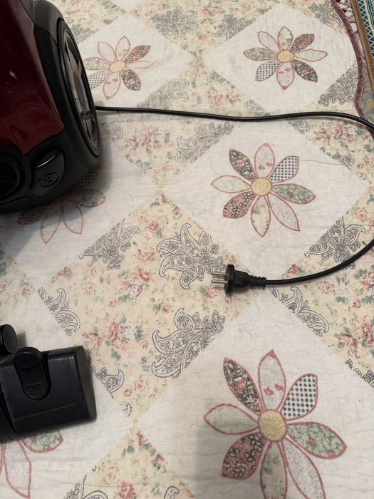 Пылесос почьти новый LG