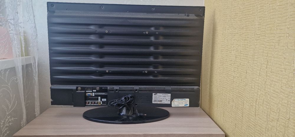 Телевизор "Samsung" диагональ 80см. Новый.