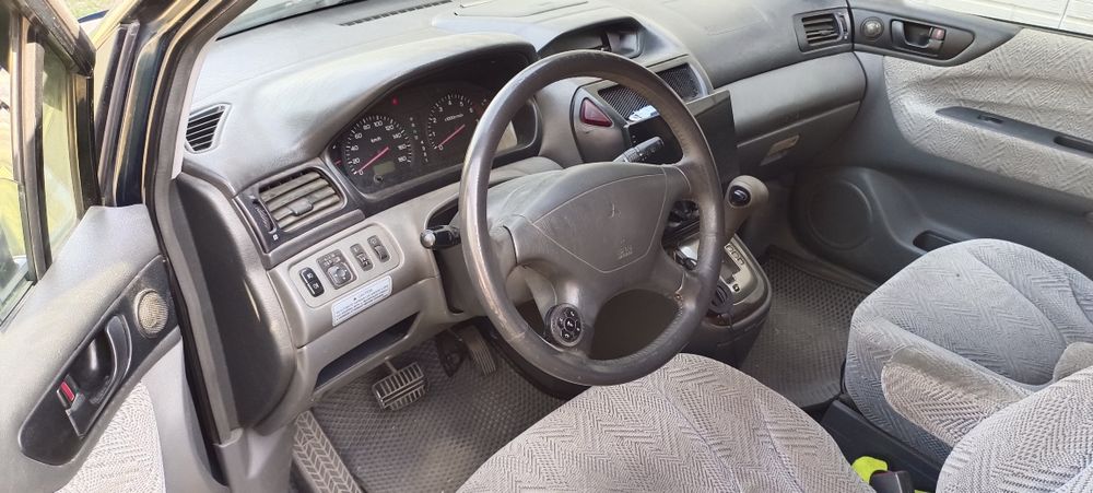 Mitsubishi space wagon