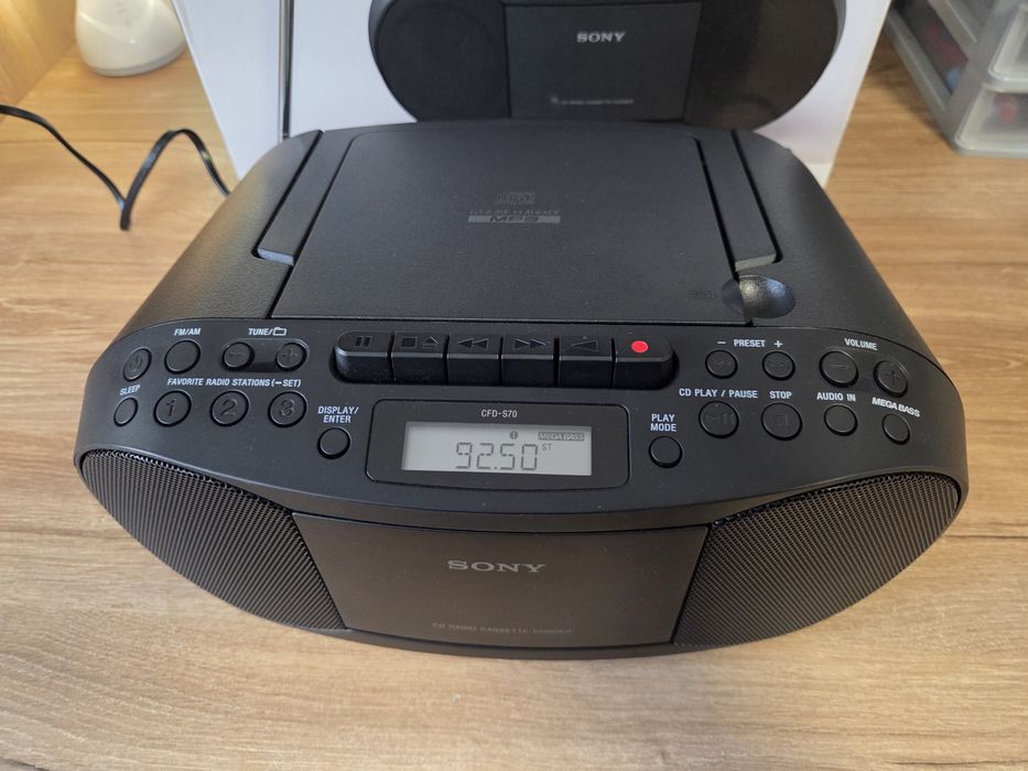 Radio casetofon cu CD Sony (model nou)