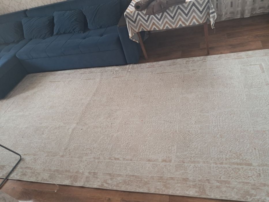 Продам ковёр размер 2×4