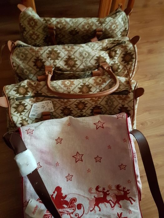 Продавам   нови пътни чанти