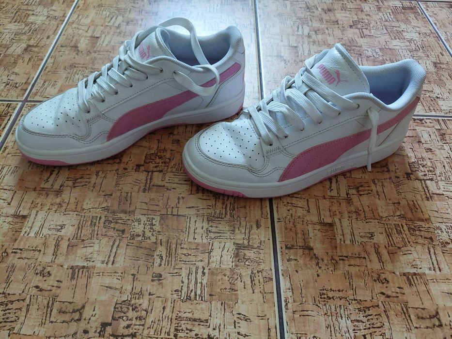 Adidasi fete Puma, marimea 38