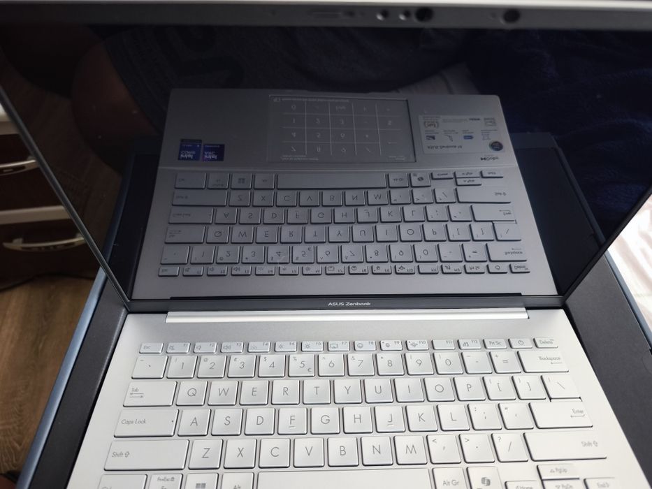 Laptop ASUS Zenbook 14 OLED
UX3405CA-ST782X,