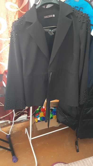 Продам 2 платья и пиджак