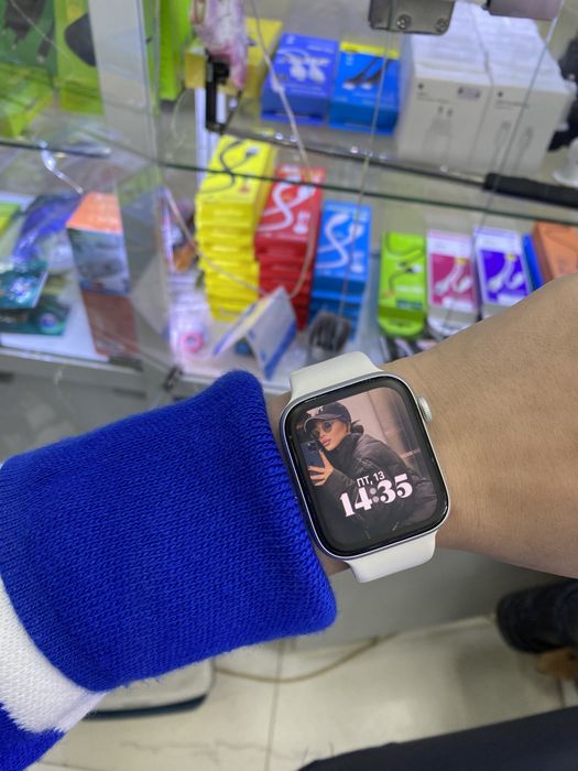 Срочно продам Apple Watch SE