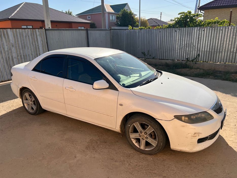 Легковые авто Мазда 2005 года