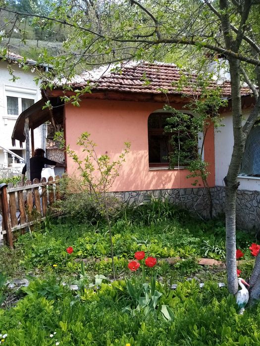 Продавам къща в село Голема Раковица
