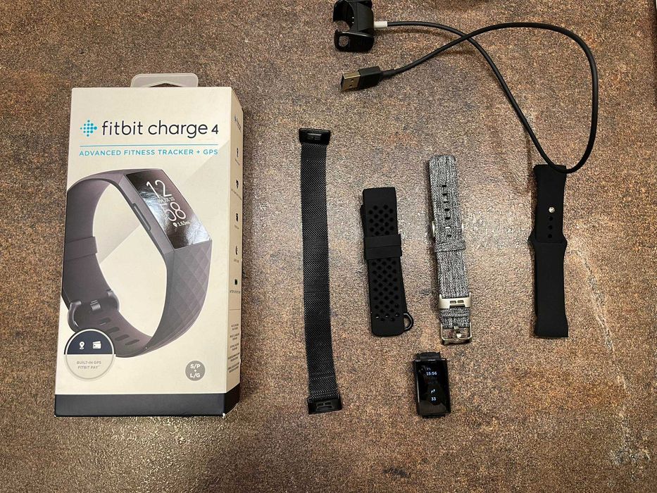 Fit Bit Charge 4 Смарт Часовник