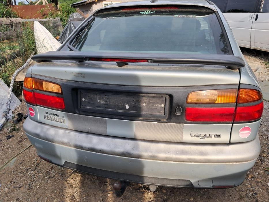 Vând Renault Laguna 1 înmatriculată puțin avariata
