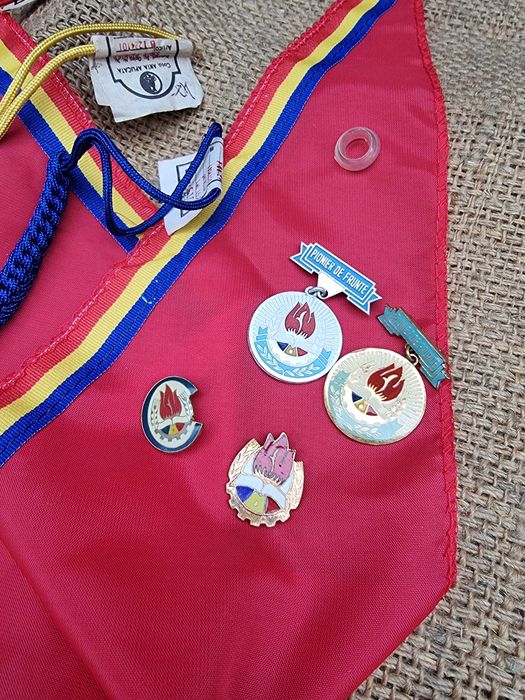 Cravata de pionier + accesorii