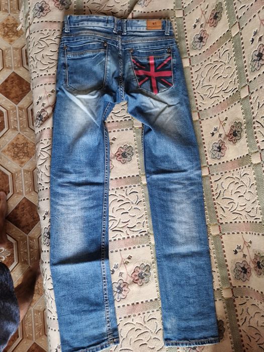 Продаются джинсы  Levi's