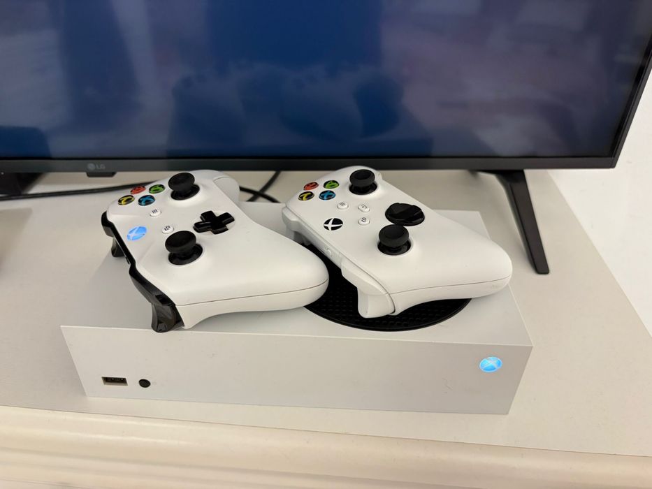 Xbox  Series S 360GB + 2 Manete