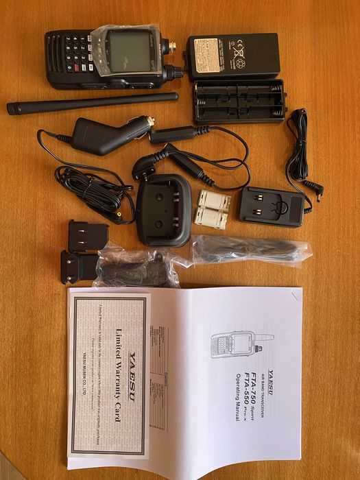 Aвиационна радиостанция VHF YAESU FTA-750L