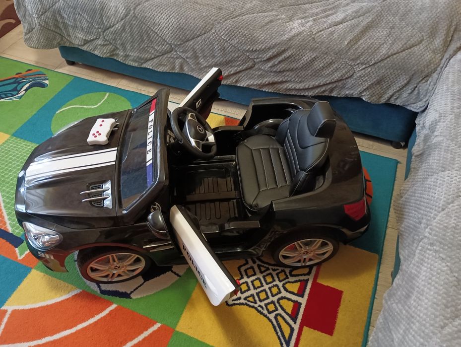 Детска акумулаторна кола