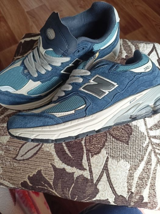 Кроссовки женские