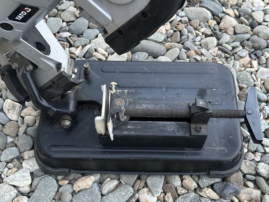 YATO YT-82185, fierăstrău cu bandă pentru metal