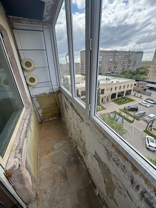 Остекление б/у балкона пластиковые окна