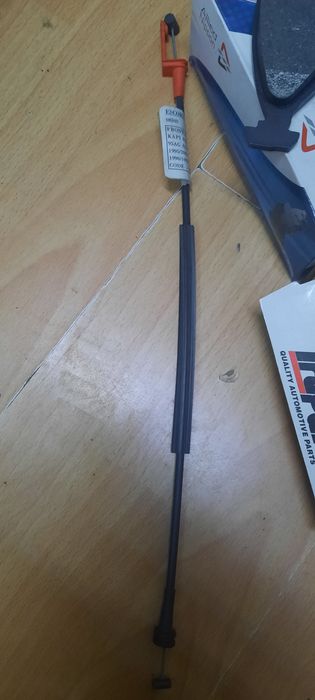 Разпродажба на части за стари Фордове.