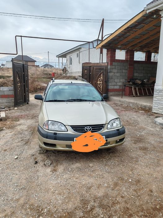 Toyota Avensis 2002 машина