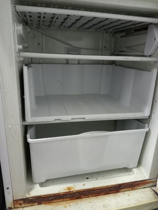 Холодильник Indesit, 2 отделения, хороший вариант