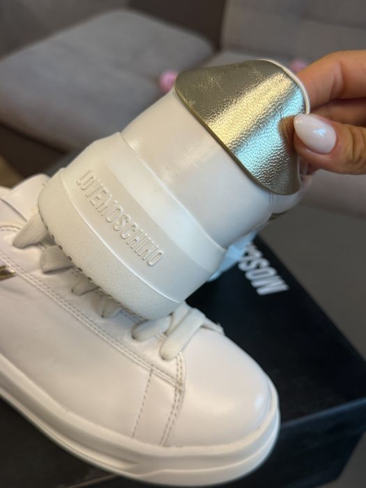 Сникърси  MOSCHINO